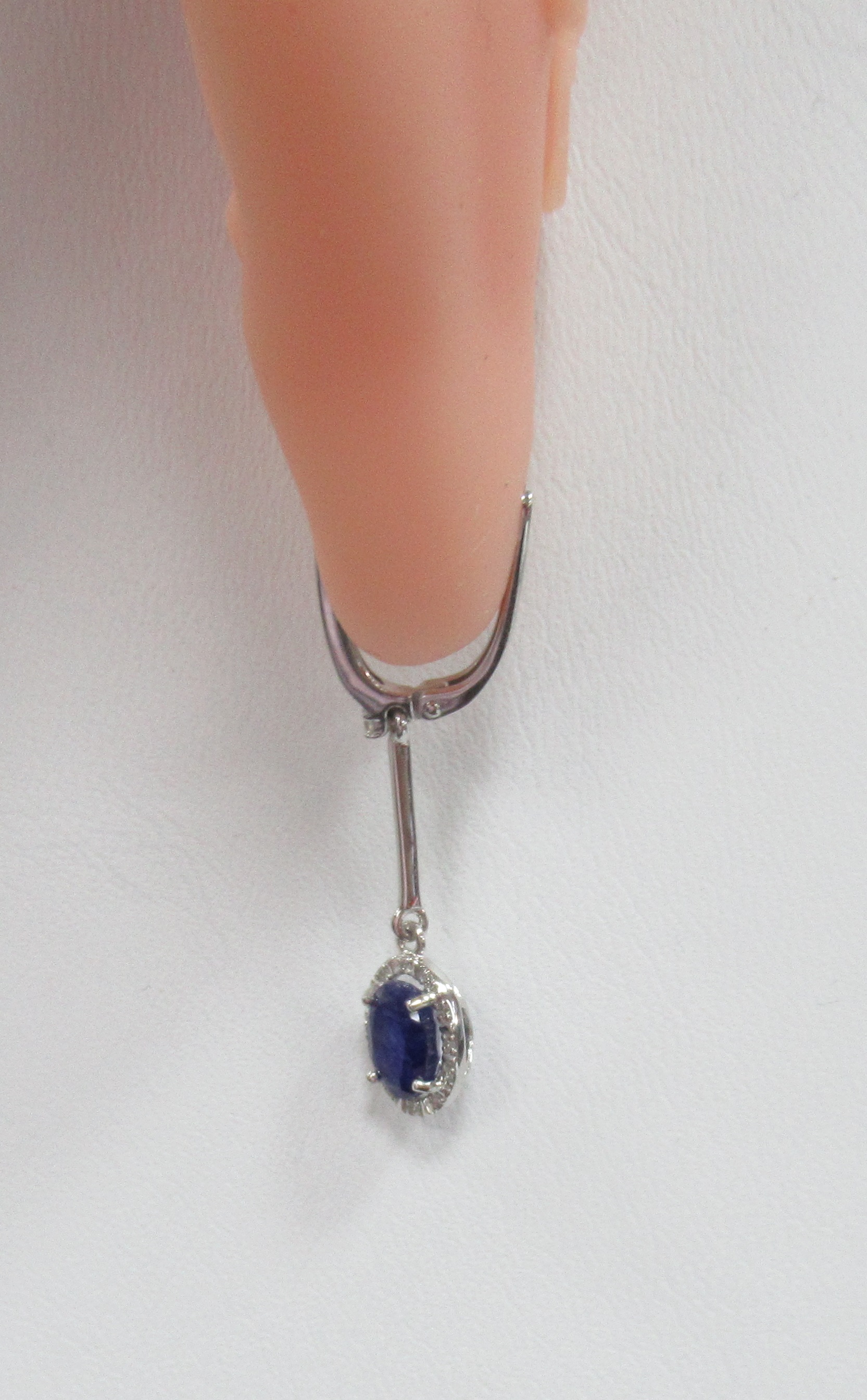 Серьги из белого золота с сапфирами